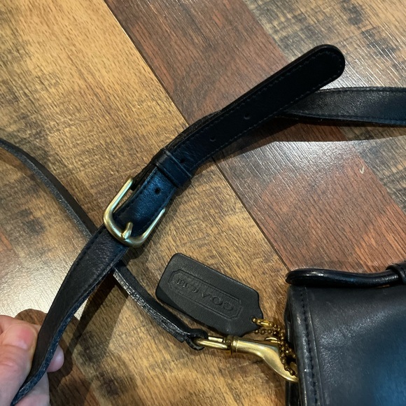 Vintage COACH Black Leather Crossbody - Picture 5 of 15